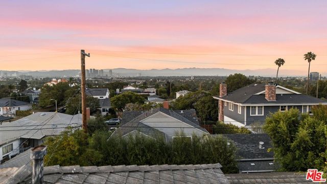 3158 Grand View Boulevard, Los Angeles, CA 90066