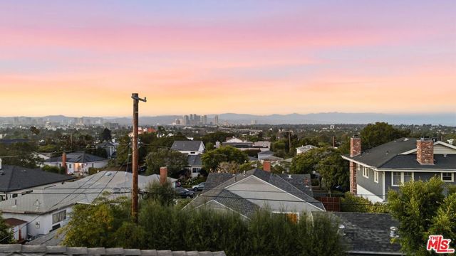 3158 Grand View Boulevard, Los Angeles, CA 90066