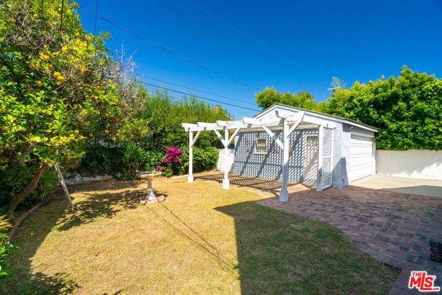 3158 Grand View Boulevard, Los Angeles, CA 90066
