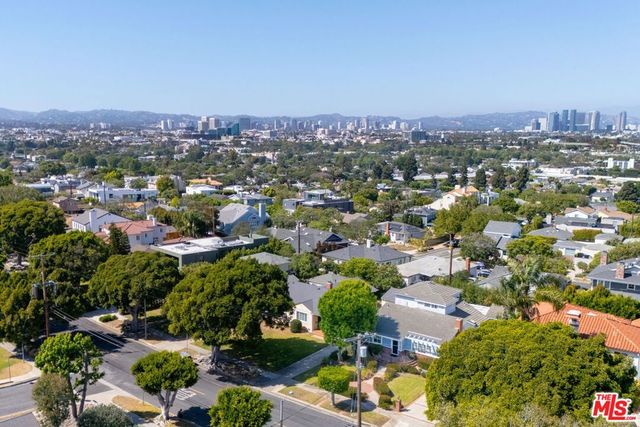 3158 Grand View Boulevard, Los Angeles, CA 90066