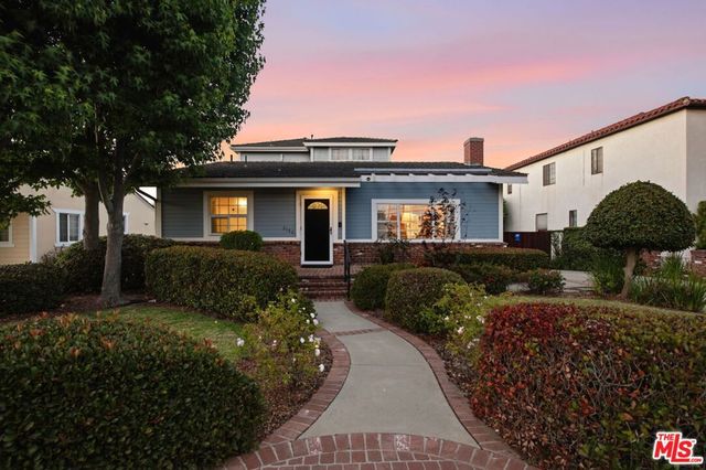 3158 Grand View Boulevard, Los Angeles, CA 90066