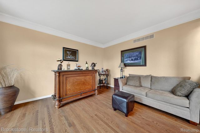 4054 Calumet Drive W, Oakland Charter Township, MI 48306