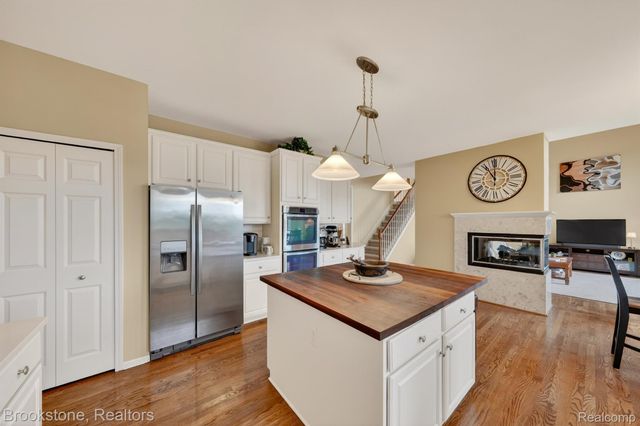 4054 Calumet Drive W, Oakland Charter Township, MI 48306