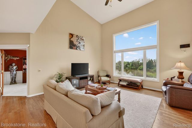 4054 Calumet Drive W, Oakland Charter Township, MI 48306