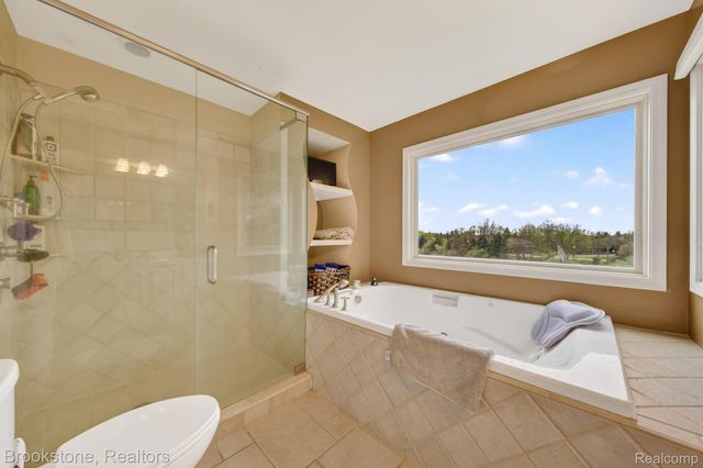 4054 Calumet Drive W, Oakland Charter Township, MI 48306