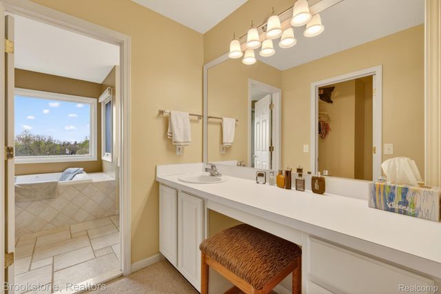 4054 Calumet Drive W, Oakland Charter Township, MI 48306