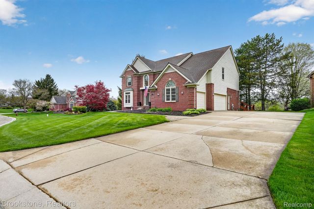 4054 Calumet Drive W, Oakland Charter Township, MI 48306