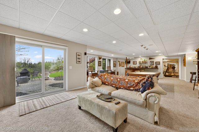 4054 Calumet Drive W, Oakland Charter Township, MI 48306