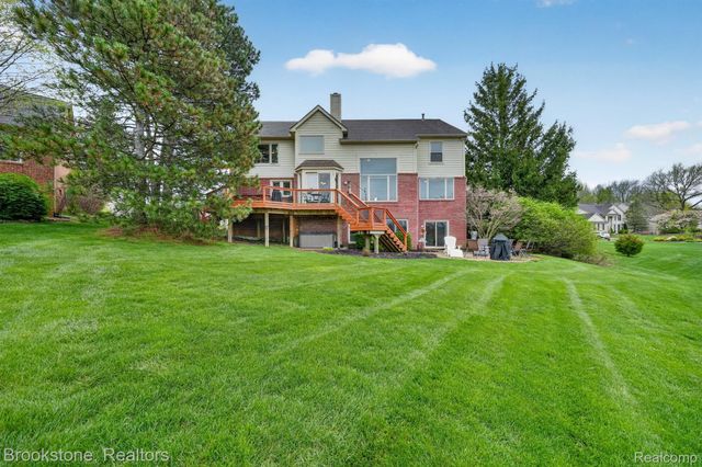 4054 Calumet Drive W, Oakland Charter Township, MI 48306