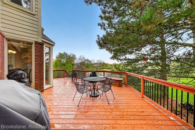 4054 Calumet Drive W, Oakland Charter Township, MI 48306