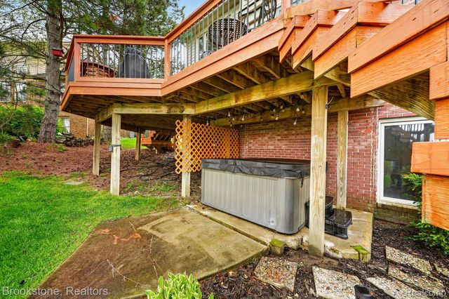 4054 Calumet Drive W, Oakland Charter Township, MI 48306