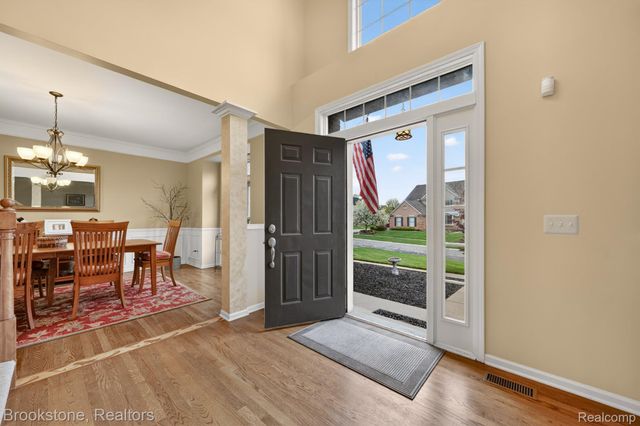 4054 Calumet Drive W, Oakland Charter Township, MI 48306