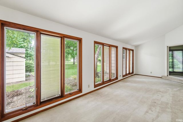 8732 Winchester Road, Fort Wayne, IN 46819
