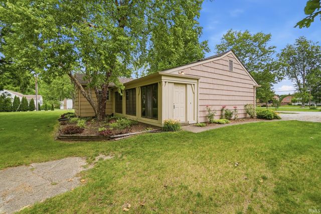 8732 Winchester Road, Fort Wayne, IN 46819