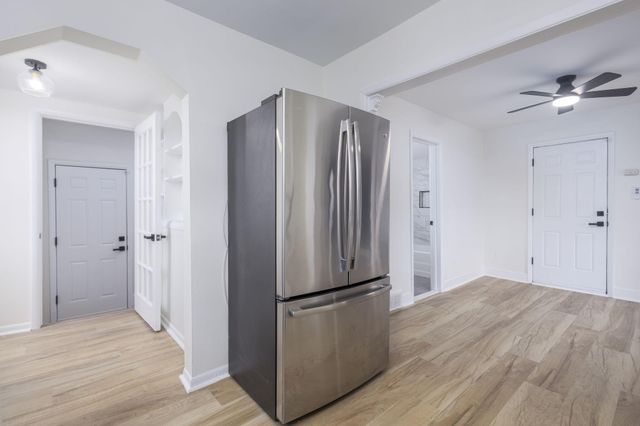 2105 Manatee Avenue, Ferndale, MI 48220