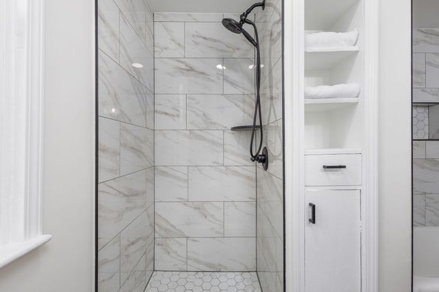 2105 Manatee Avenue, Ferndale, MI 48220