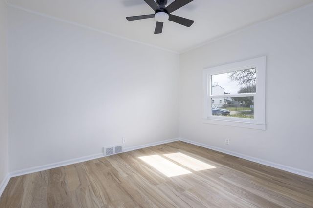 2105 Manatee Avenue, Ferndale, MI 48220