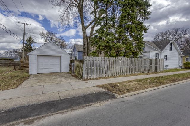 2105 Manatee Avenue, Ferndale, MI 48220