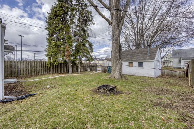 2105 Manatee Avenue, Ferndale, MI 48220