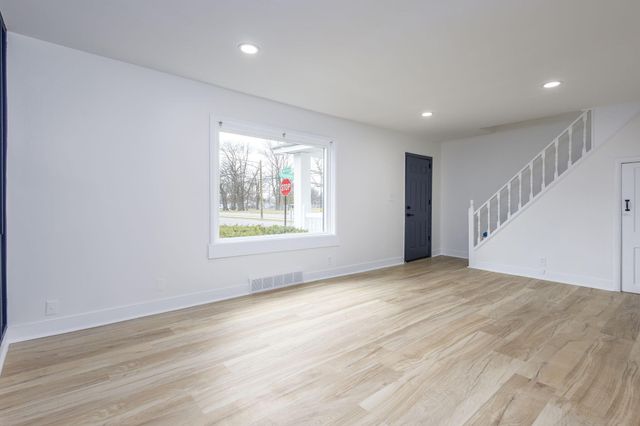 2105 Manatee Avenue, Ferndale, MI 48220