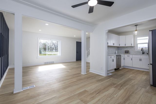 2105 Manatee Avenue, Ferndale, MI 48220