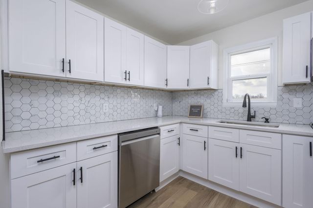 2105 Manatee Avenue, Ferndale, MI 48220