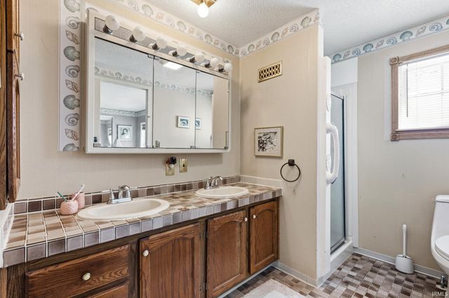 619 S 600 E Road, Marion, IN 46953