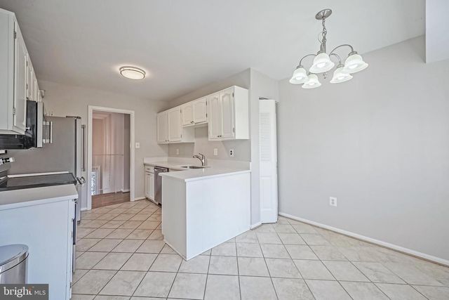 5539 SHOOTERS HILL LN, Fairfax, VA 22032