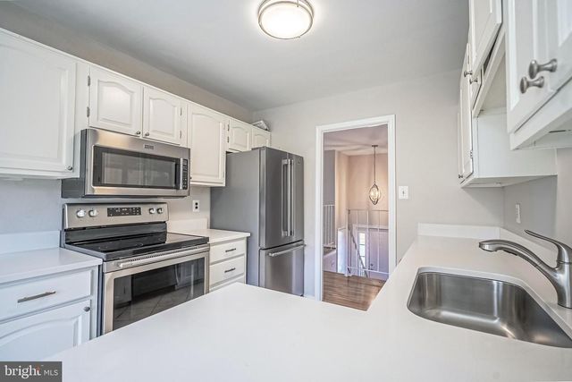 5539 SHOOTERS HILL LN, Fairfax, VA 22032