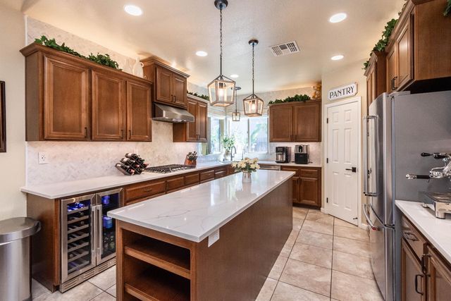 1524 Black Hawk St, Roseville, CA 95747