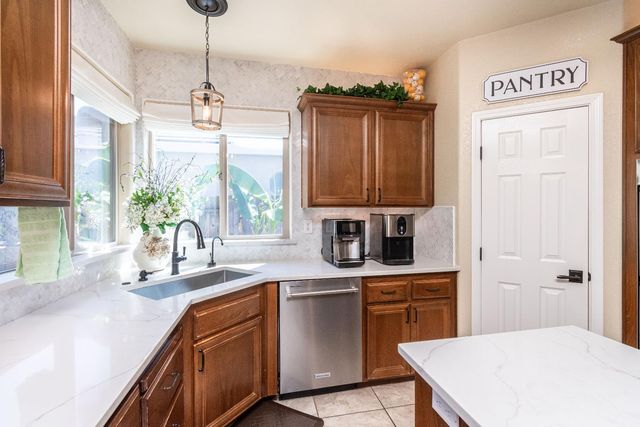 1524 Black Hawk St, Roseville, CA 95747