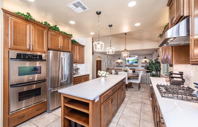 1524 Black Hawk St, Roseville, CA 95747