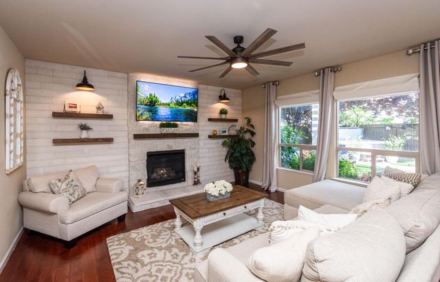 1524 Black Hawk St, Roseville, CA 95747