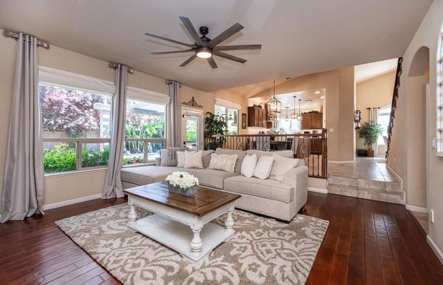 1524 Black Hawk St, Roseville, CA 95747