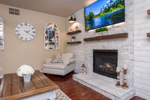 1524 Black Hawk St, Roseville, CA 95747