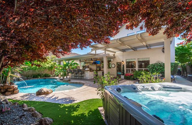 1524 Black Hawk St, Roseville, CA 95747