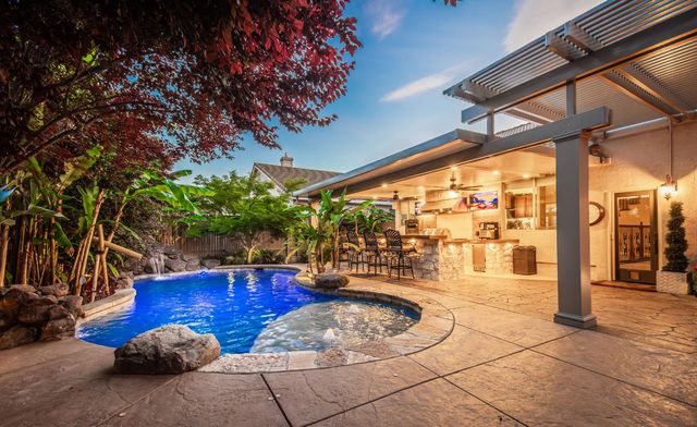 1524 Black Hawk St, Roseville, CA 95747