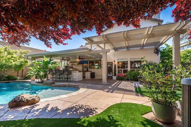 1524 Black Hawk St, Roseville, CA 95747