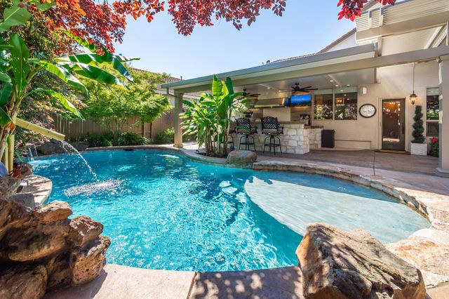 1524 Black Hawk St, Roseville, CA 95747