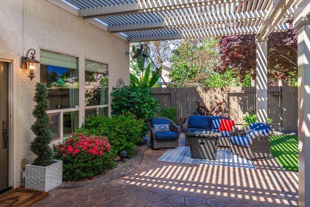 1524 Black Hawk St, Roseville, CA 95747