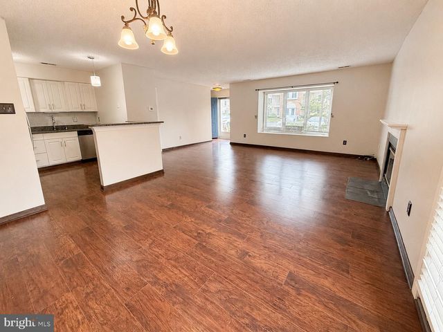 250 JUANITA CT, Levittown, PA 19057