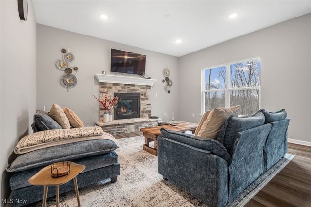 3397 Buckeye Trail, Uniontown, OH 44685