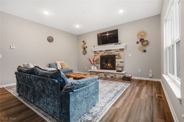 3397 Buckeye Trail, Uniontown, OH 44685