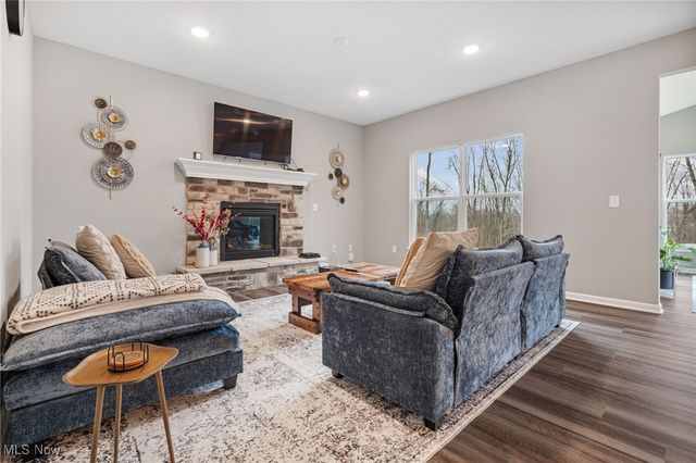 3397 Buckeye Trail, Uniontown, OH 44685