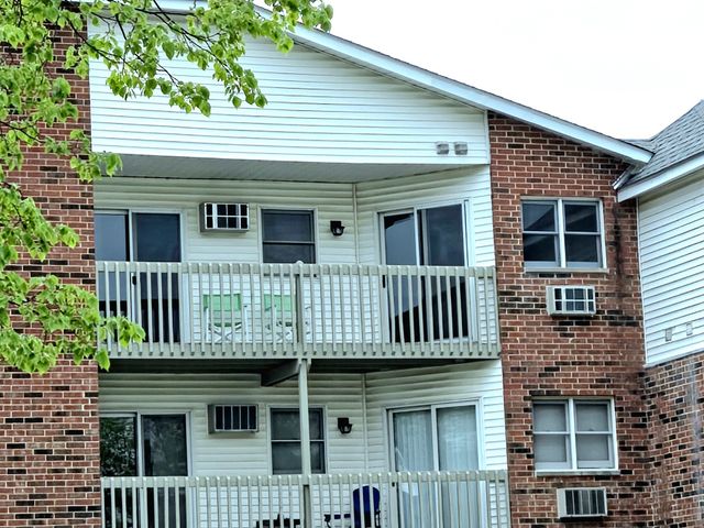 1313 Cunat Court 3F, Lake In The Hills, IL 60156