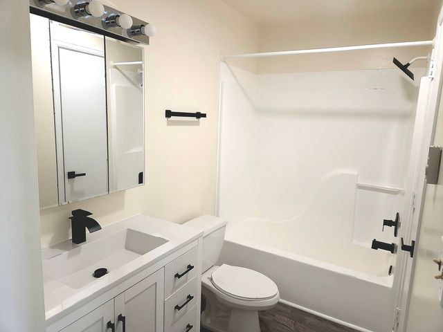 1313 Cunat Court 3F, Lake In The Hills, IL 60156