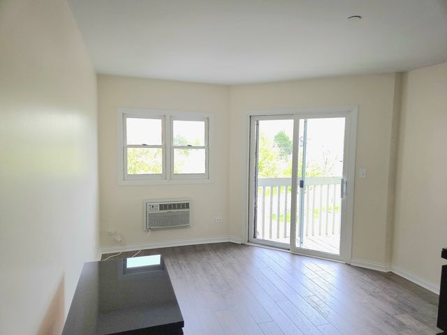 1313 Cunat Court 3F, Lake In The Hills, IL 60156