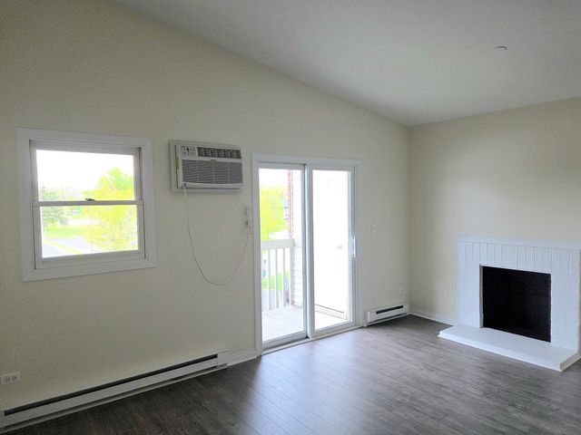 1313 Cunat Court 3F, Lake In The Hills, IL 60156
