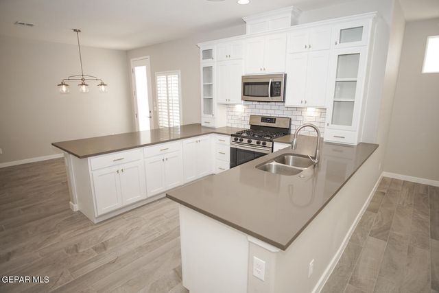 2053 WILLIAM CAPLES Street, El Paso, TX 79938