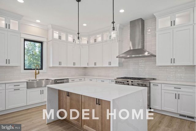 1901 WARE RD, Falls Church, VA 22043